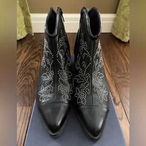 American Eagle Black Western Style Boots with Studded Design. Size 8